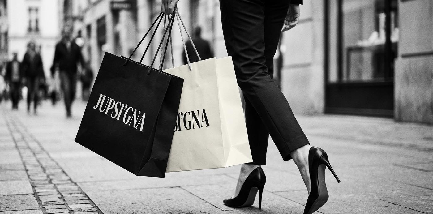 Jupsigna branded black and white fashion shopping bag